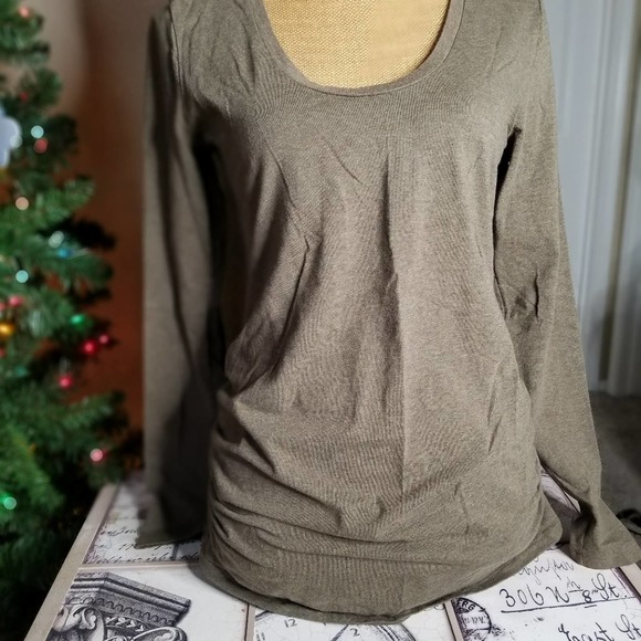 Old Navy Long Sleeve Round Neck Maternity Top - Picture 1 of 9